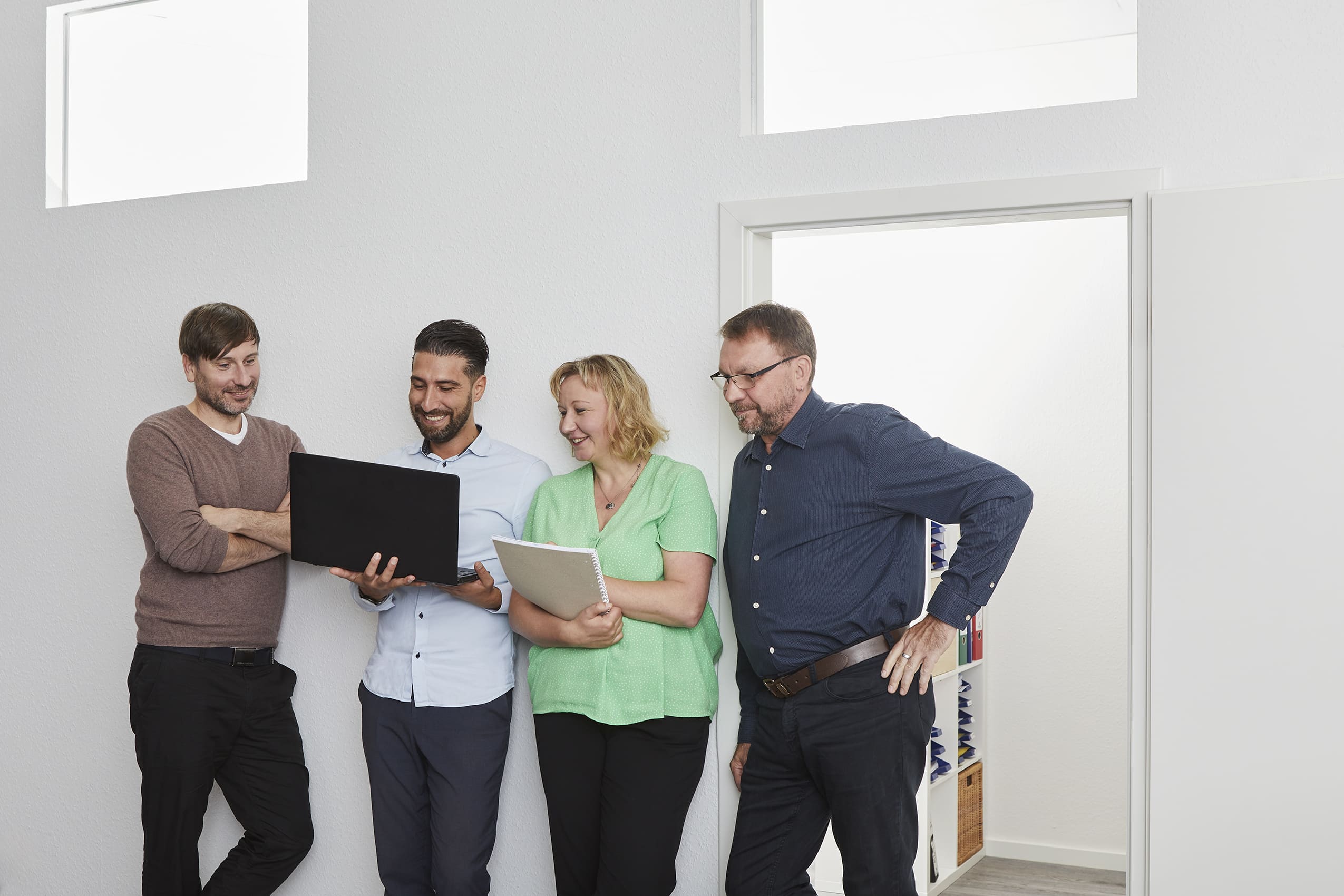 Team der IMS Personal GmbH Berlin im Büro – engagierte Personaldienstleister für Zeitarbeit und Personalvermittlung in Berlin