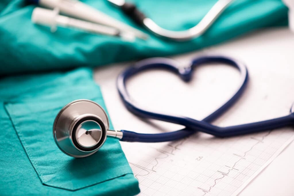 Medical stethoscope twisted in heart shape - IMS Personal GmbH Berlin Pflegefachassistent Jobs Berlin – Stellenangebot bei IMS Personal